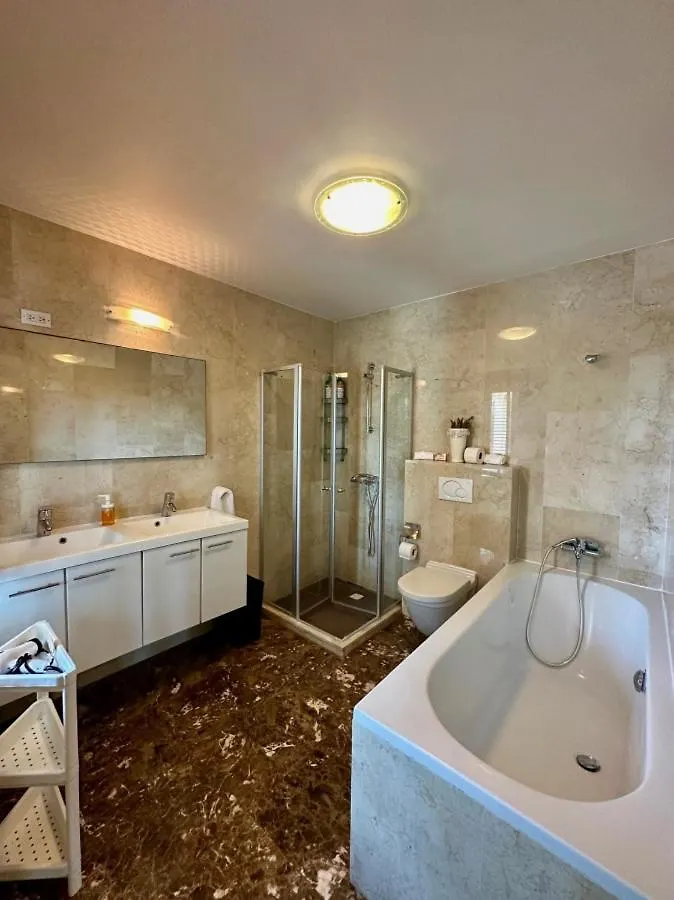 Palm Beach 6 Bedroom Villa With Private Pool Behind Marriott Holiday home