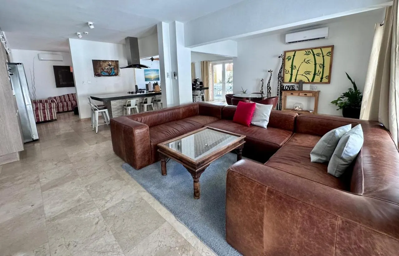 Palm Beach 6 Bedroom Villa With Private Pool Behind Marriott Aruba