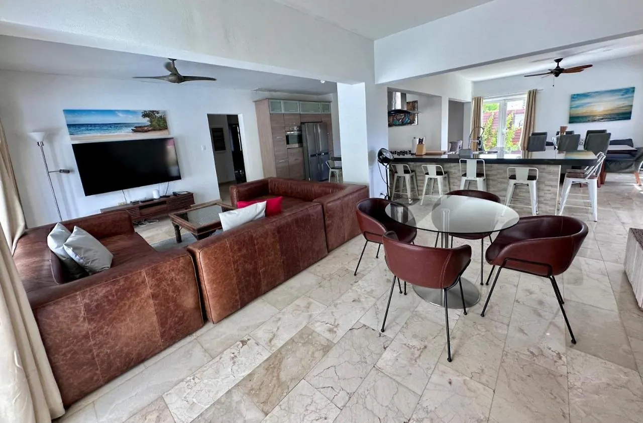 Holiday home Palm Beach 6 Bedroom Villa With Private Pool Behind Marriott