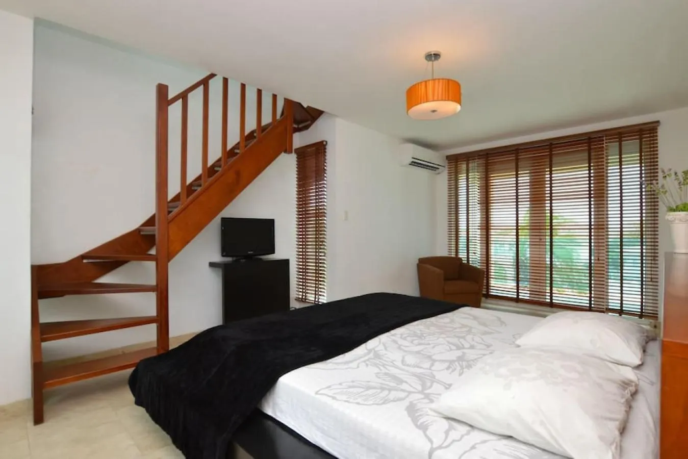 Palm Beach 6 Bedroom Villa With Private Pool Behind Marriott Holiday home Palm Beach